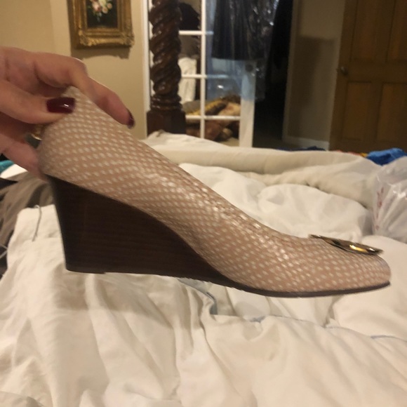 Tory Burch Chelsea Wedge 9 1/2 - Picture 2 of 6